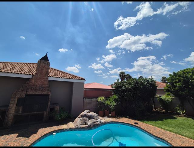 4 BEDROOM HOUSE FOR SALE IN VAALPARK